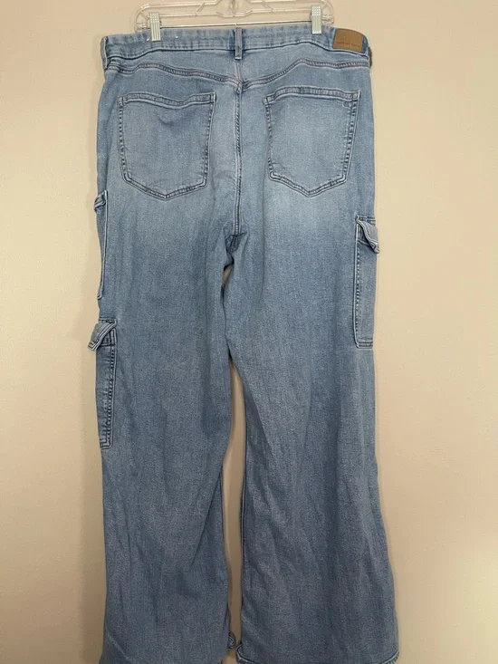 American Eagle Light Wash Denim Cargo Jeans - Picture 7 of 8